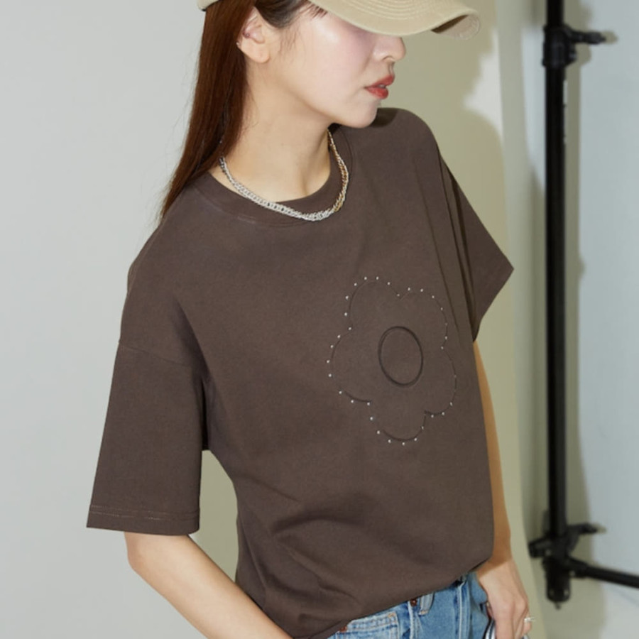 퍼블럭스 MARY QUANT 스터드 첨부 엠보 아트 티셔츠 3컬러 3223375300009