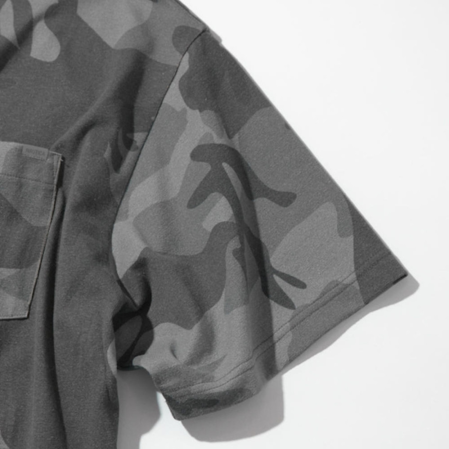 프릭스스토어 노티카 빅 실루엣 히든 로고 카모플라 무늬 크루넥 포켓 티셔츠 2컬러 1026207500200