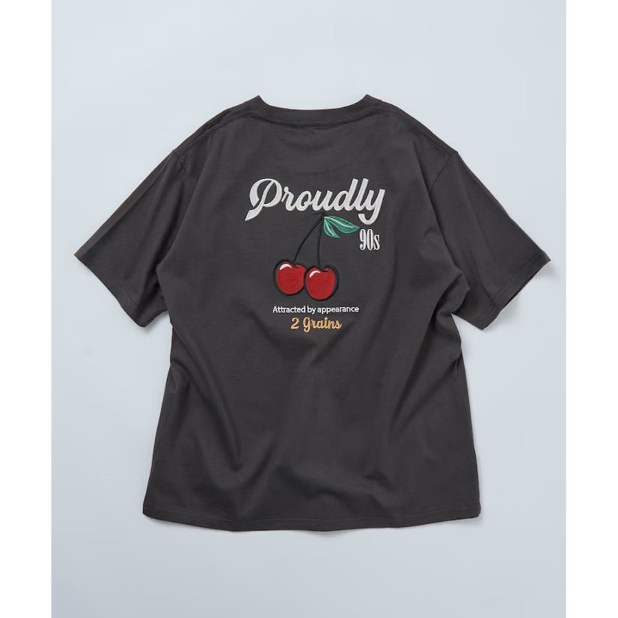 프릭스스토어 릴랙스핏 디자인 백 자수 크루넥 반팔 티셔츠 Cherry 3컬러 1226248903005